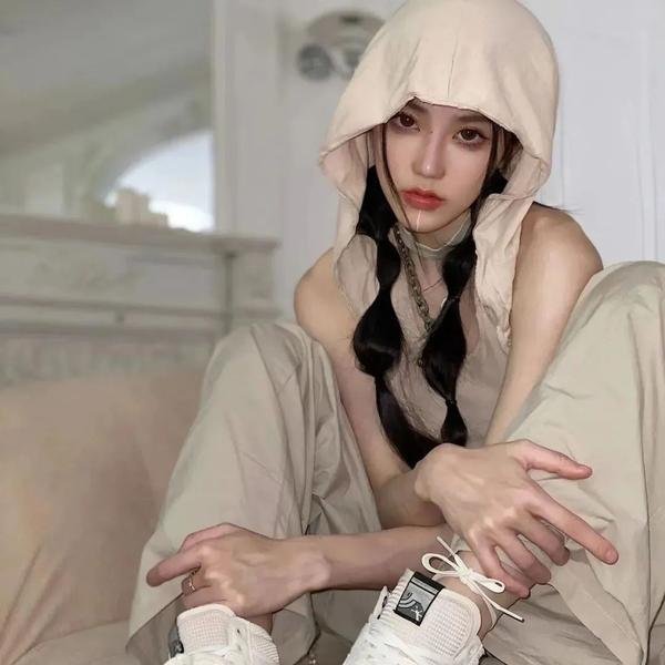 科琳娜封面